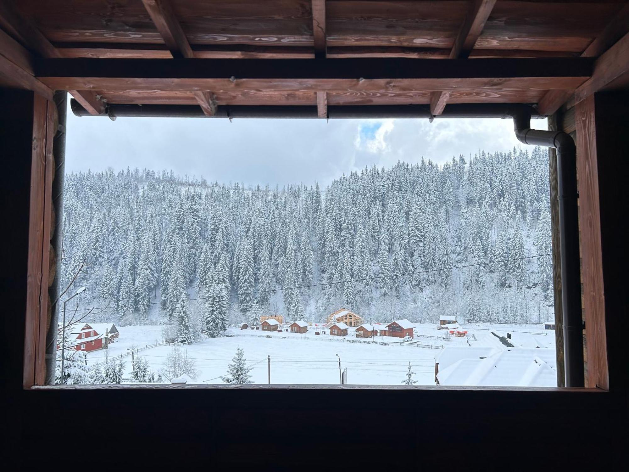 Guest House Kaspiy Bukovel Eksteriør bilde